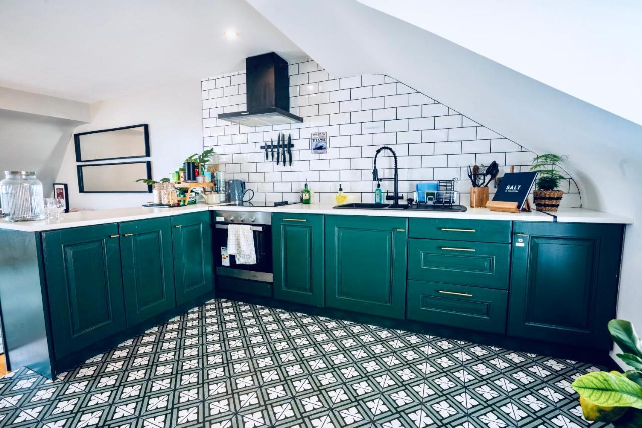 Modern Penthouse Apartment In Cobh Town Dış mekan fotoğraf