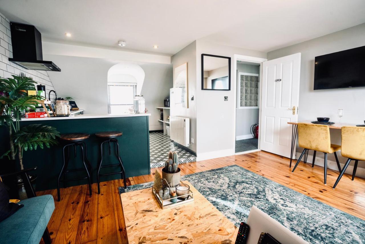 Modern Penthouse Apartment In Cobh Town Dış mekan fotoğraf